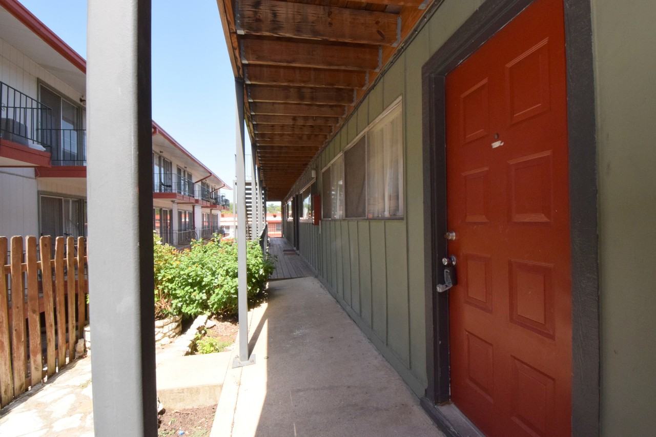 2404 Longview St #103 - Photo 2 of 12