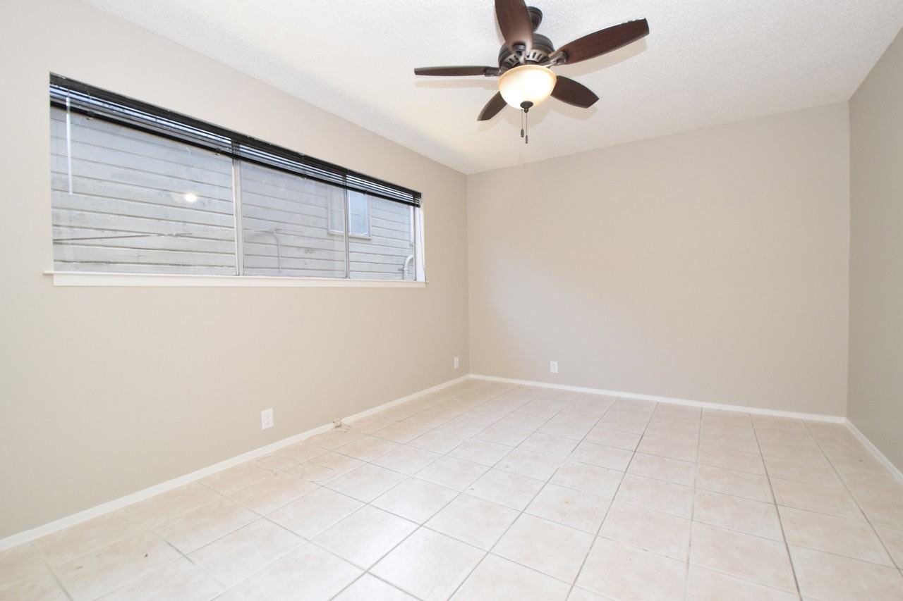 2404 Longview St #103 - Photo 5 of 12