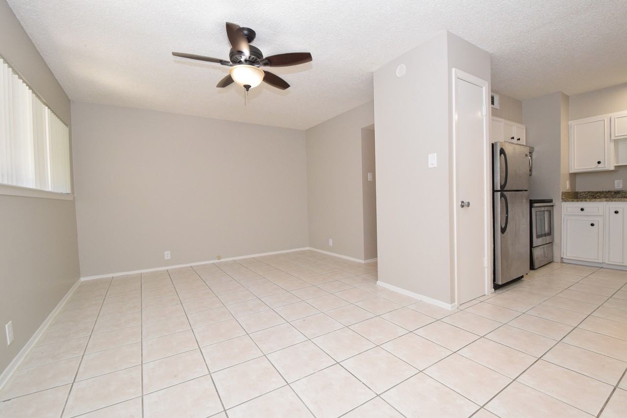 2404 Longview St #103 - Photo 6 of 12