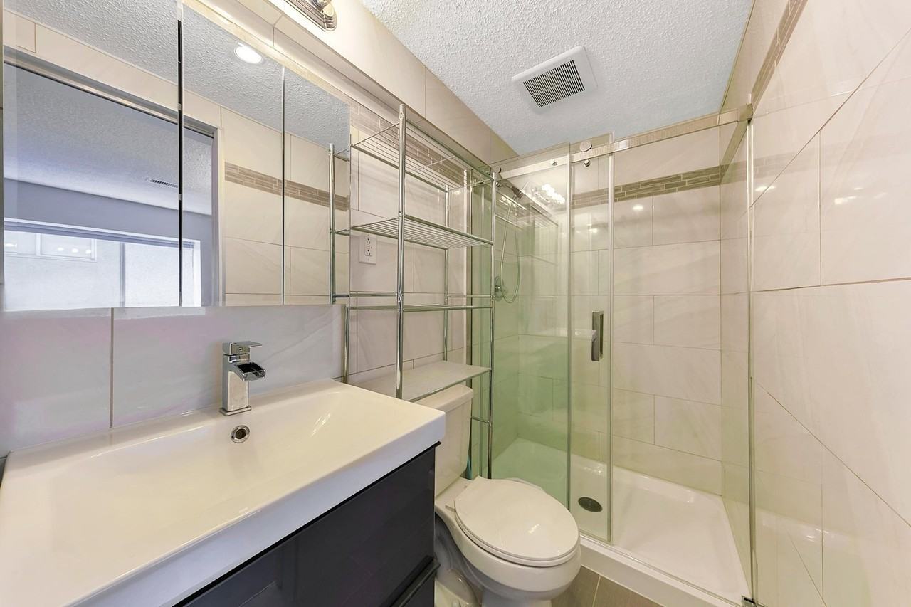 4821 Chesham Avenue - Photo 3 of 6
