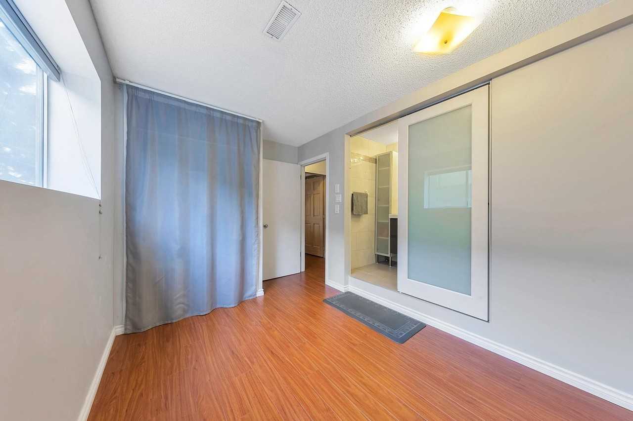 4821 Chesham Avenue - Photo 2 of 6