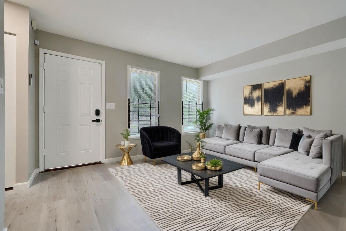 32 N Spring St - Photo 2 of 10