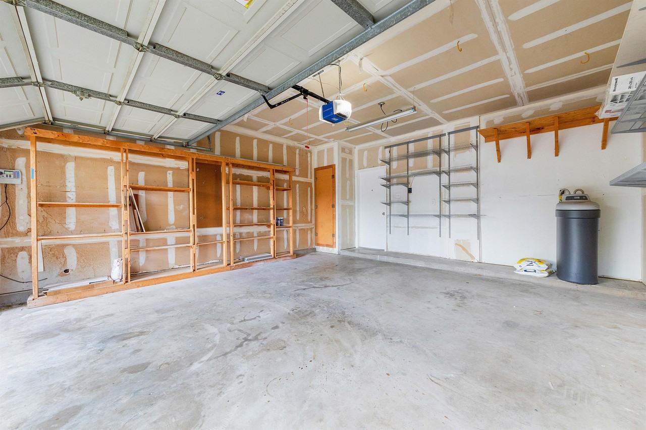 17201 Village Glen Cv - Photo 2 of 48