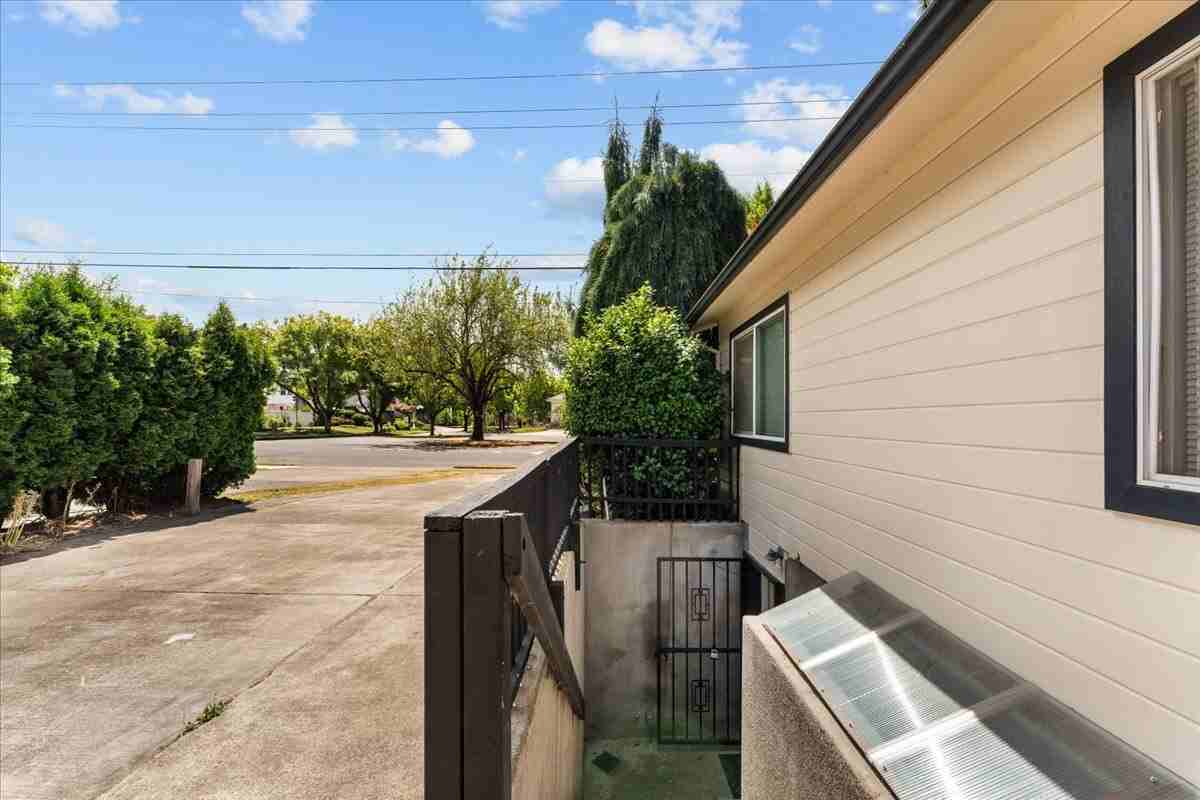 3407 Se Steele St #B - Photo 6 of 22