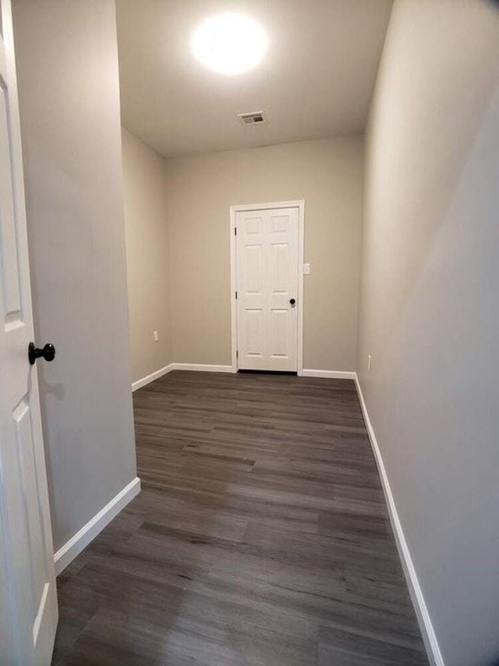 23 Bayview Ave 1st Fl - Photo 3 of 10