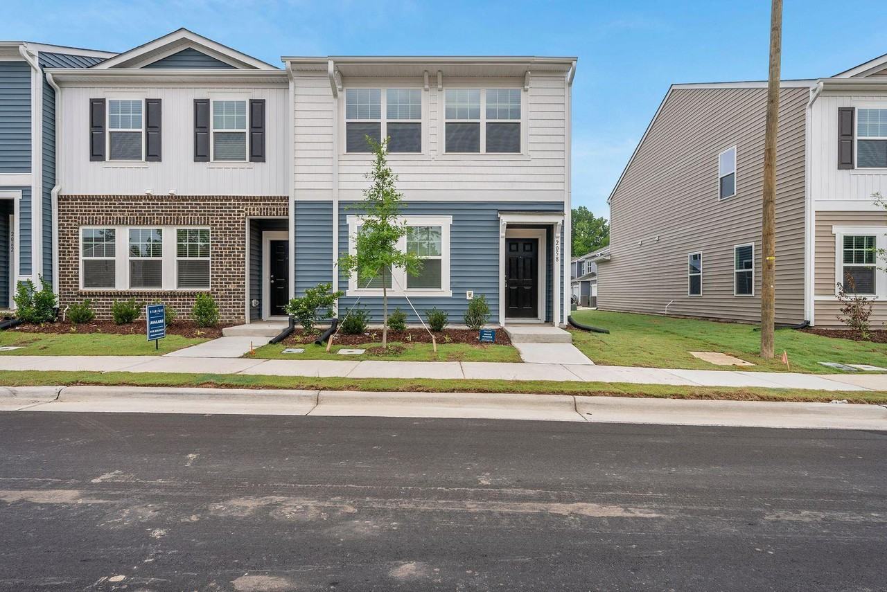 2058 Glen Crossing Dr - Photo 2 of 29