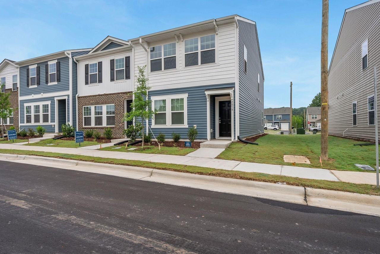 2058 Glen Crossing Dr - Photo 3 of 29