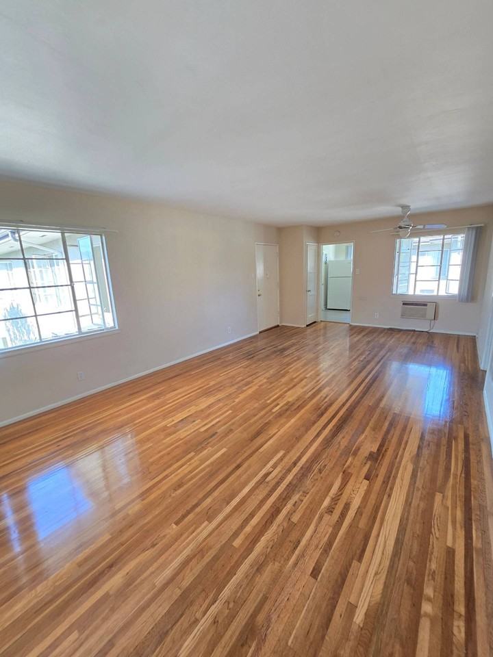 139 North Holliston Avenue #D - Photo 5 of 15