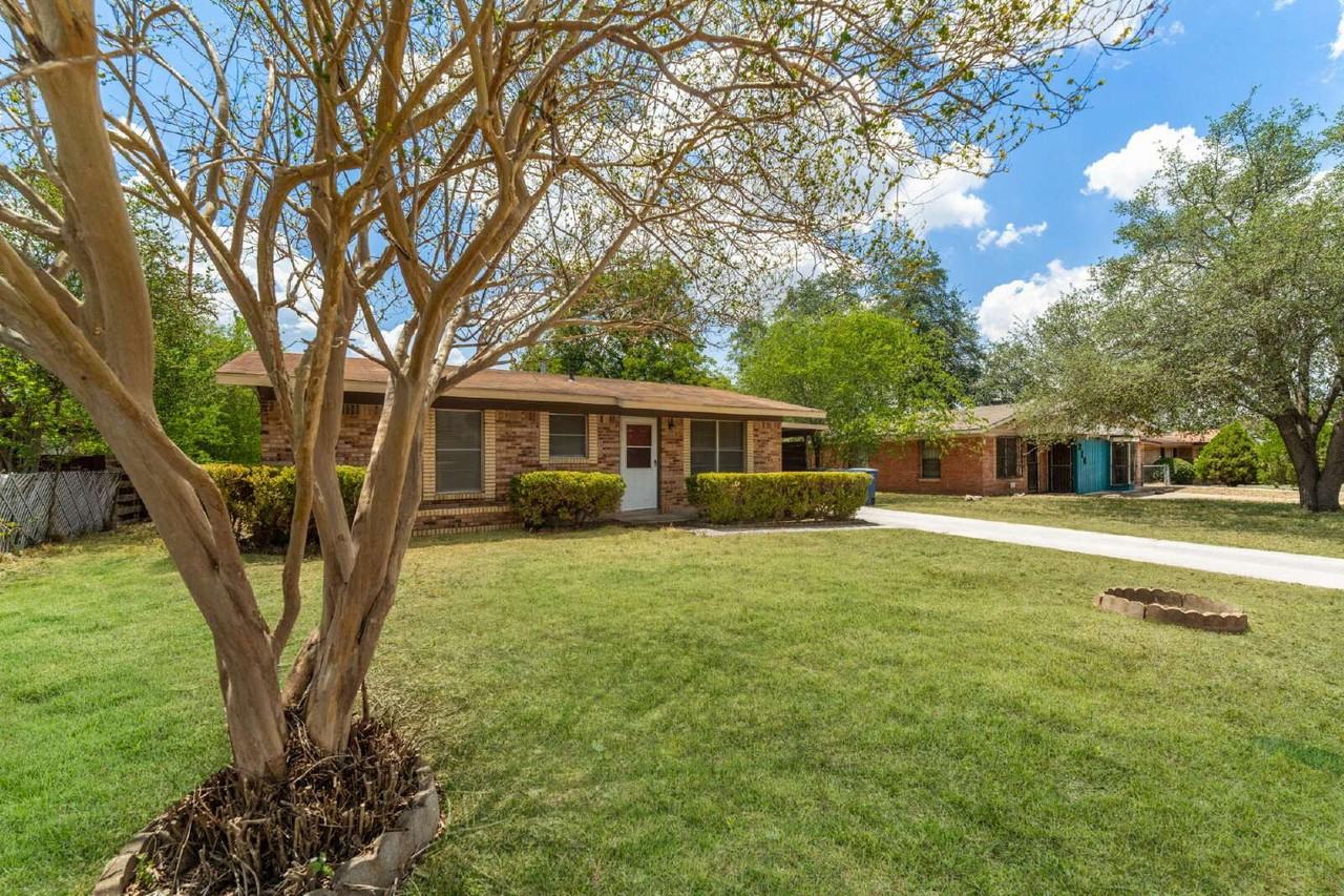 218 E Villaret Blvd - Photo 3 of 21