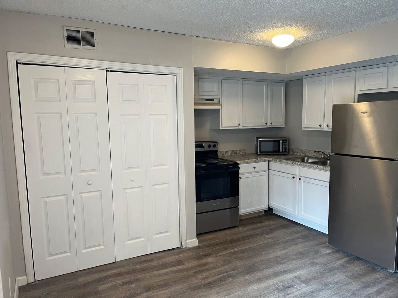 3016 Delaware Ave - Photo 3 of 19