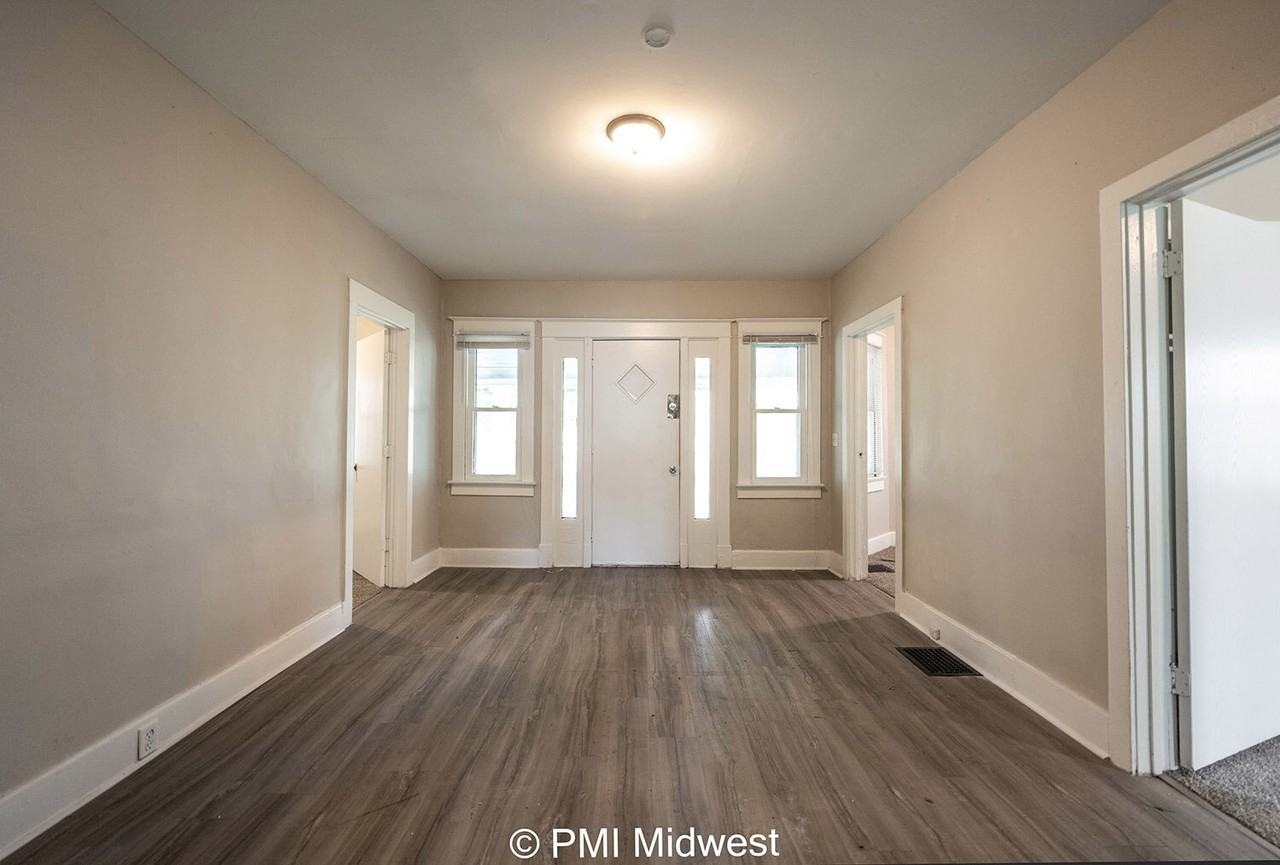 130 N Gladstone Ave - Photo 5 of 32
