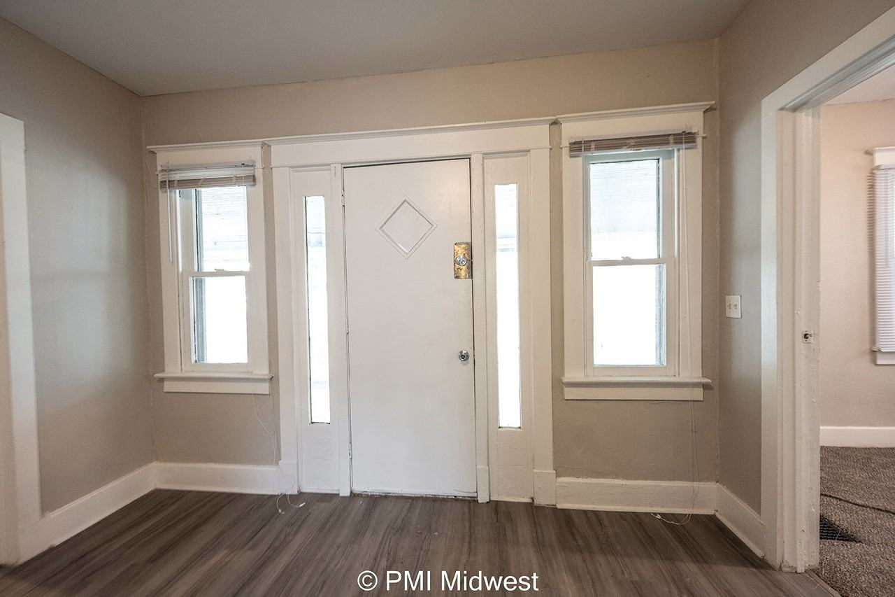 130 N Gladstone Ave - Photo 4 of 32