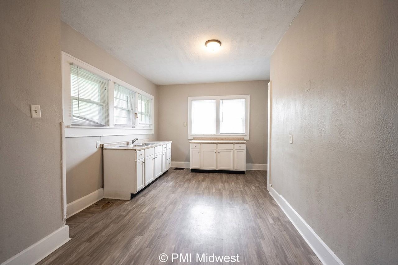 130 N Gladstone Ave - Photo 7 of 28
