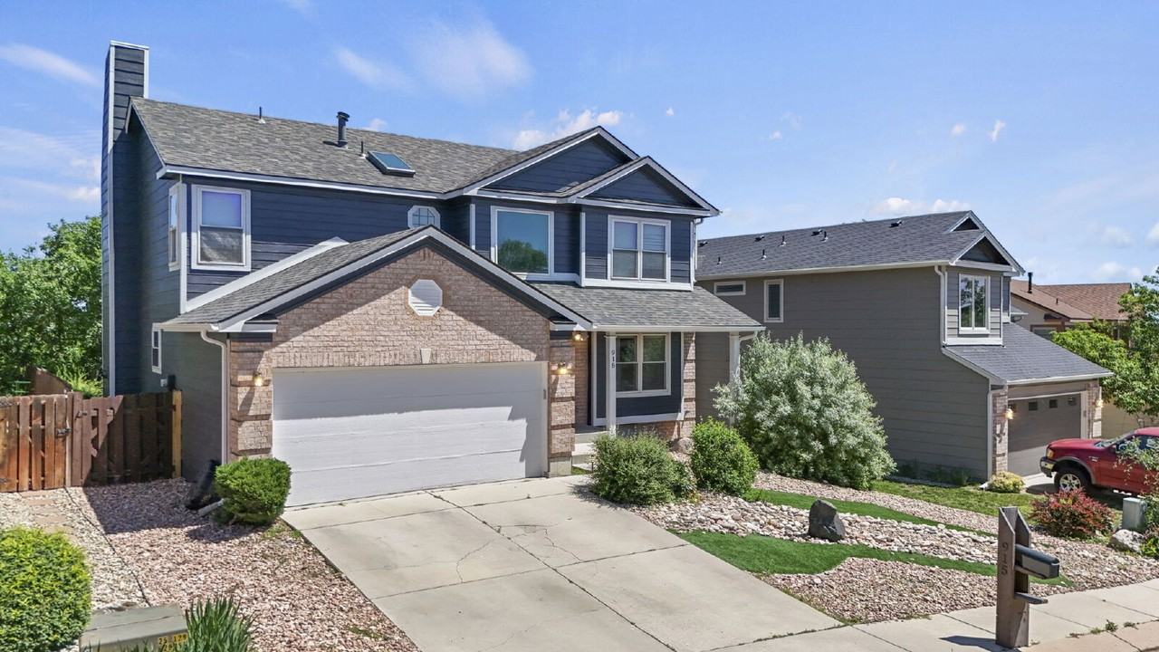 915 Royal Crown Ln - Photo 2 of 29