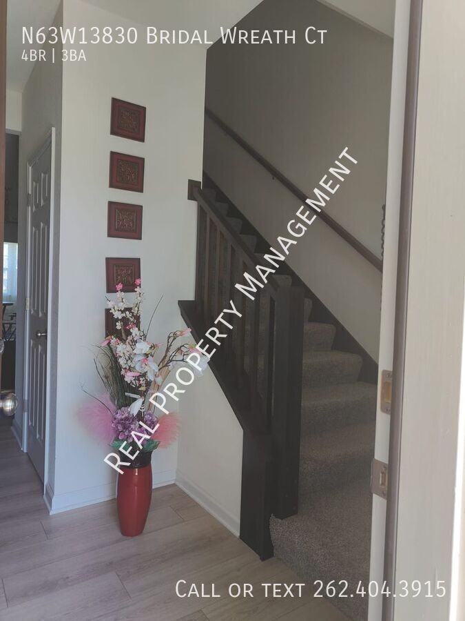 N63W13830 Bridal Wreath Ct - Photo 3 of 19