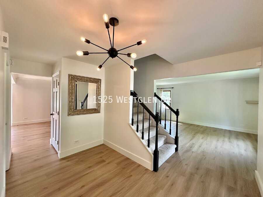 1525 Westglen Dr - Photo 3 of 20