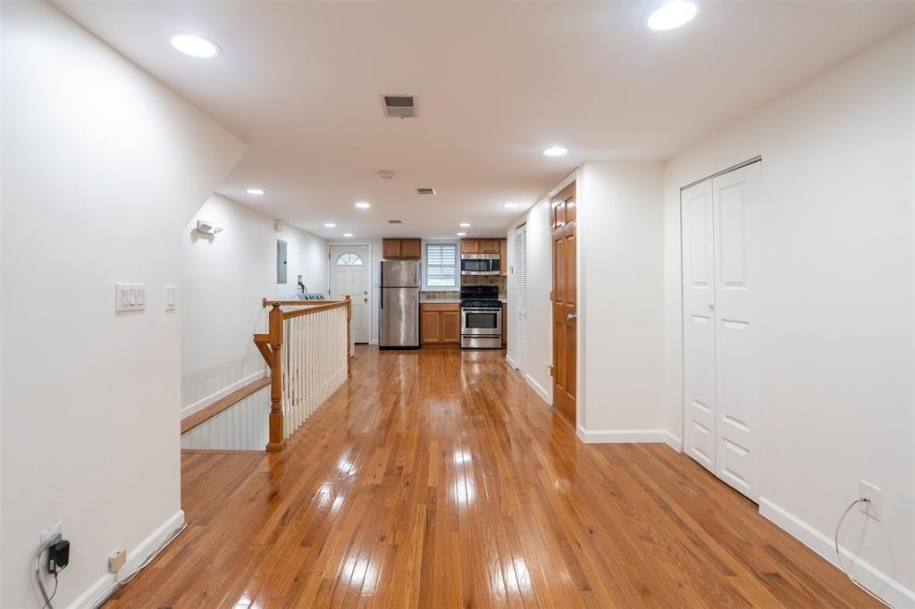 150 19th St #1 - Photo 3 of 15