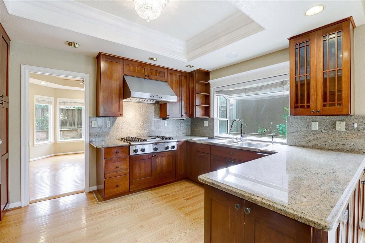 1303 Quail Creek Cir - Photo 2 of 31