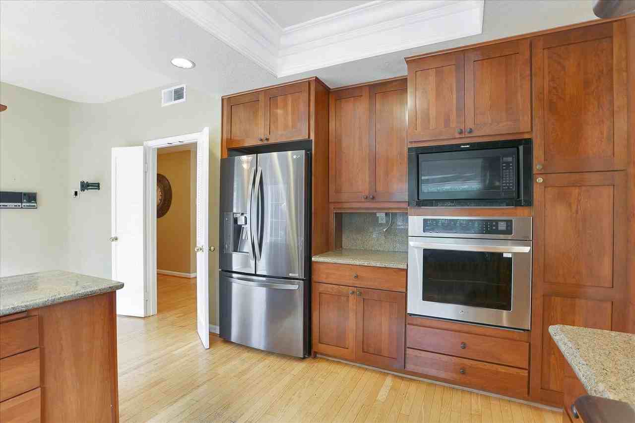 1303 Quail Creek Cir - Photo 4 of 31