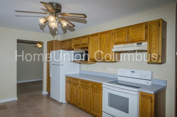 12066 Pippin Rd - Photo 3 of 27