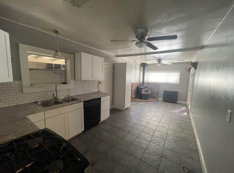 603 E K Ave - Photo 5 of 8