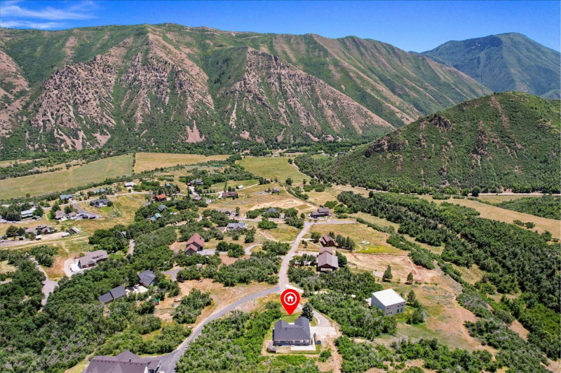 1676 S Mountain View Cir - Photo 2 of 46