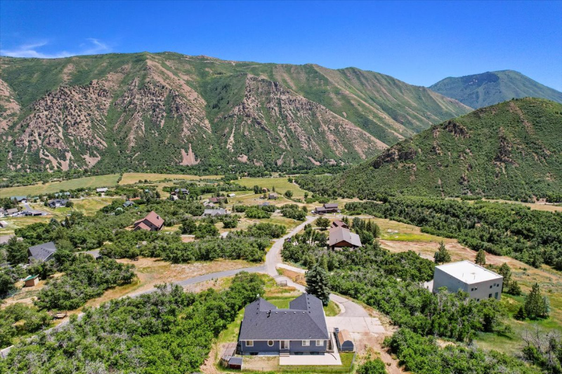 1676 S Mountain View Cir - Photo 3 of 46