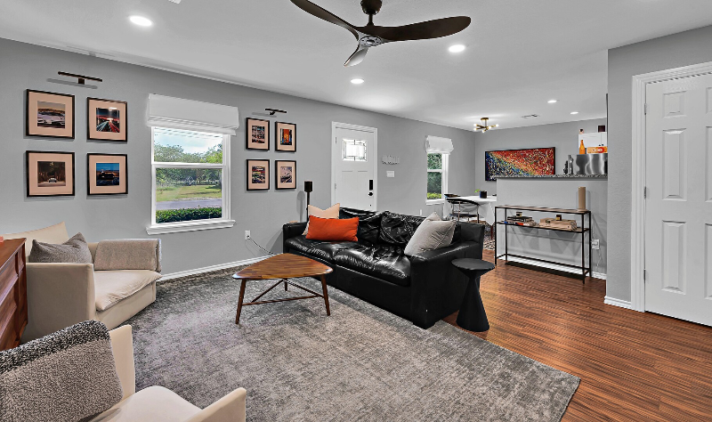 306 Limited St - Photo 3 of 19