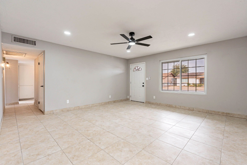 8633 W Weldon Ave - Photo 2 of 20