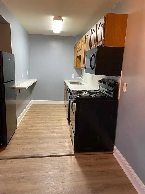 3054 S Pike Ave #B - Photo 3 of 14