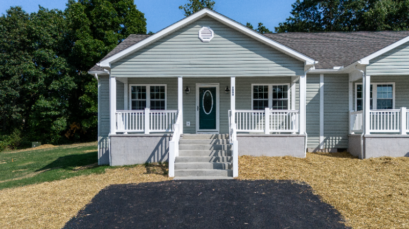 1016 Ivanhoe Ave - Photo 2 of 20