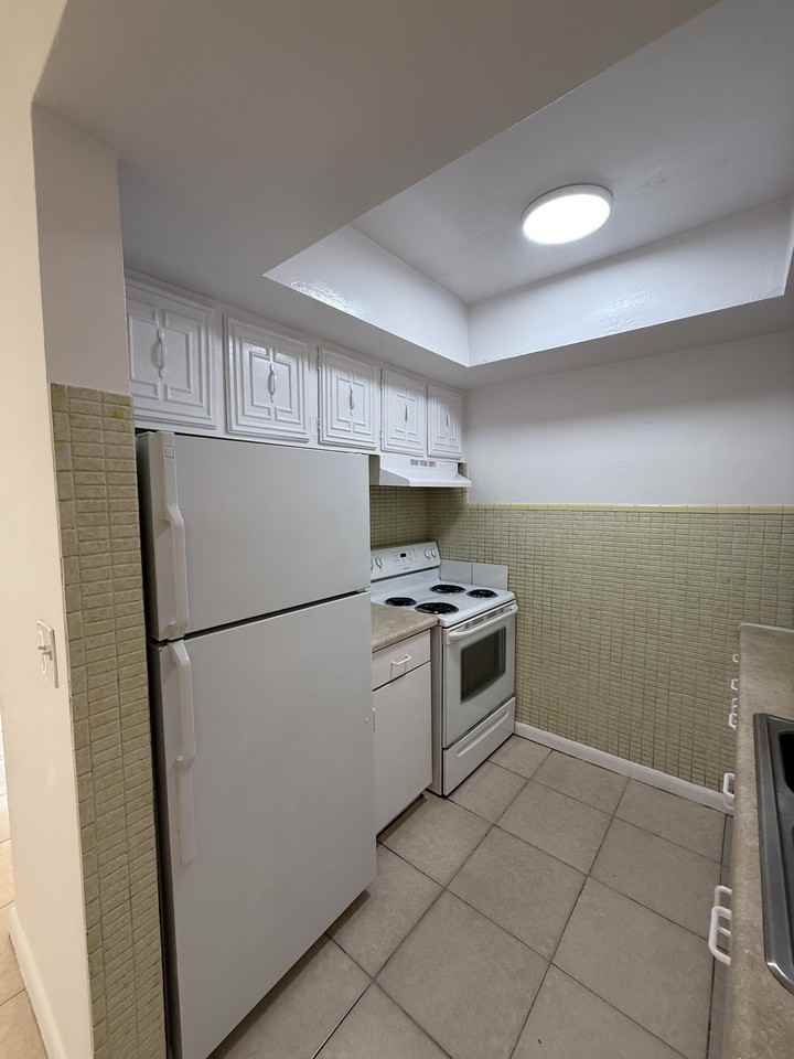 2412 NW 9th Avenue - Photo 6 of 14