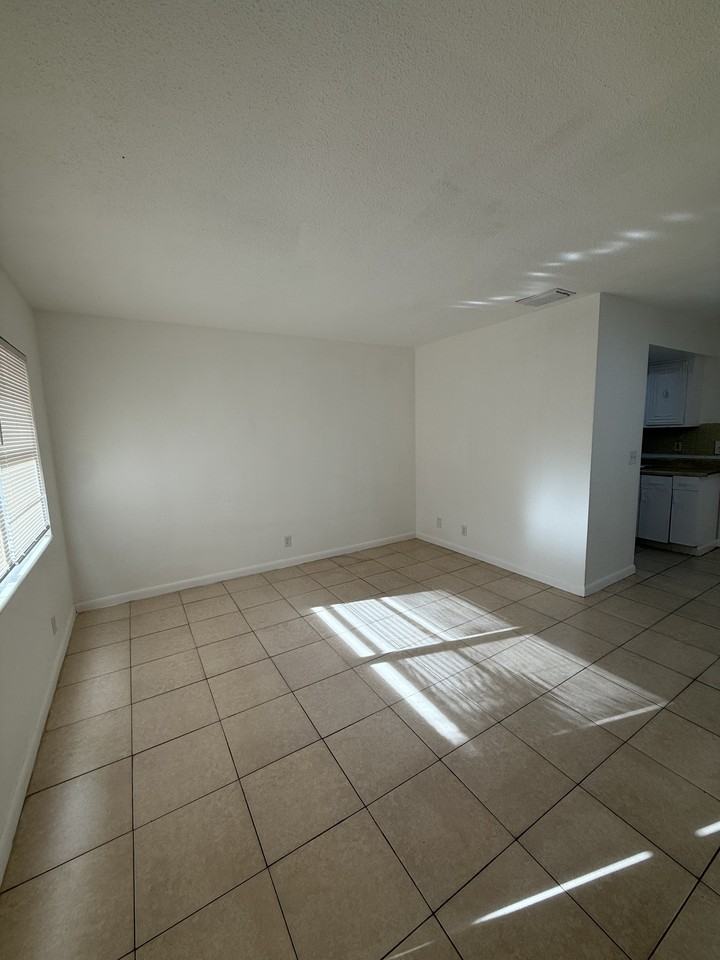 2412 NW 9th Avenue - Photo 7 of 14