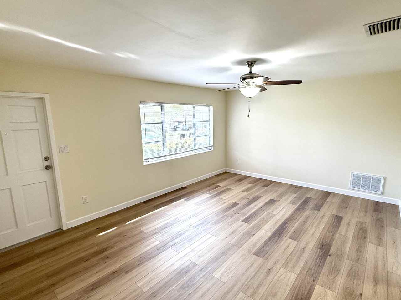 Lembo 705-711 - Photo 2 of 2