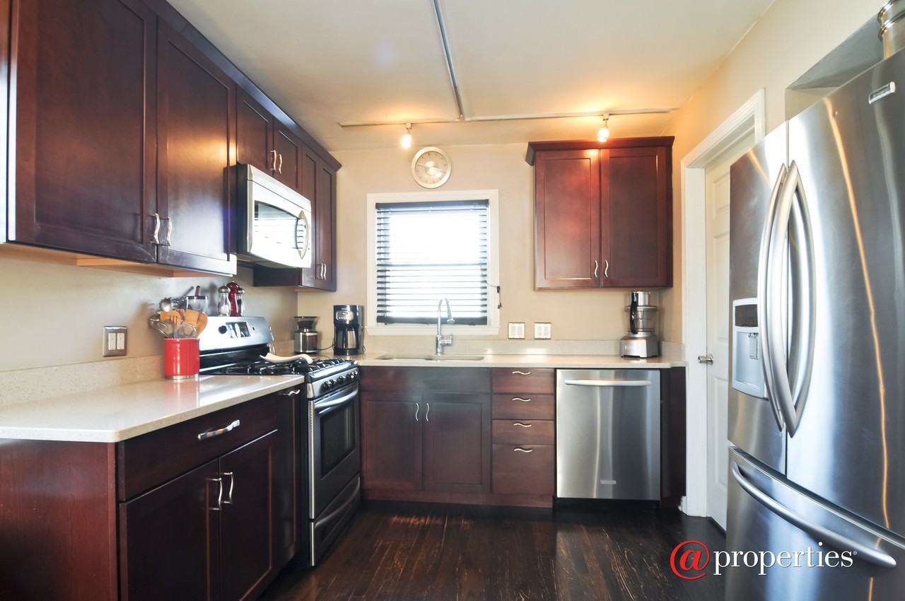 1528 76th St - Photo 3 of 6