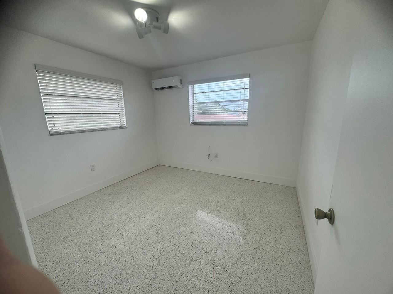 Las Brisas Apartments - Photo 3 of 11