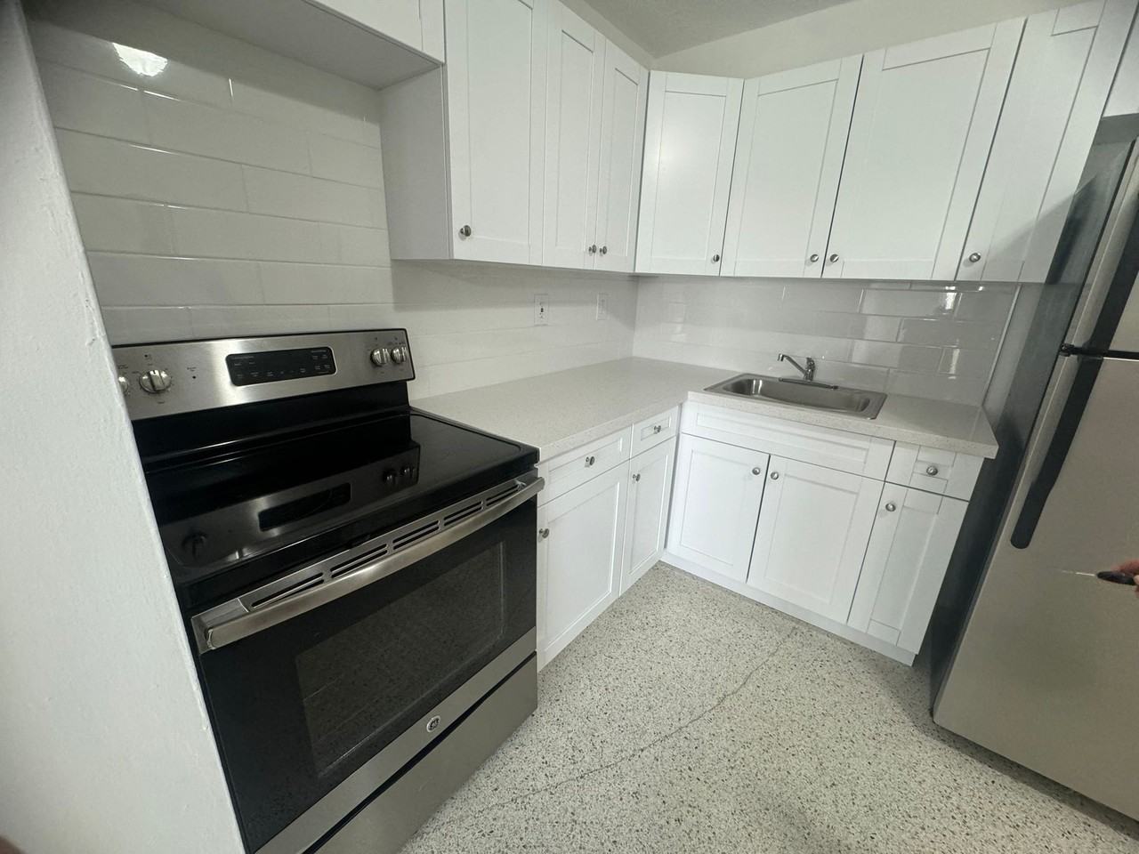 Las Brisas Apartments - Photo 6 of 11