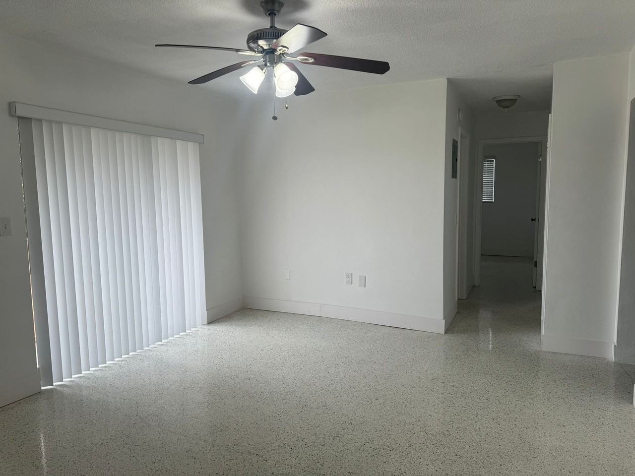 Las Brisas Apartments - Photo 7 of 11