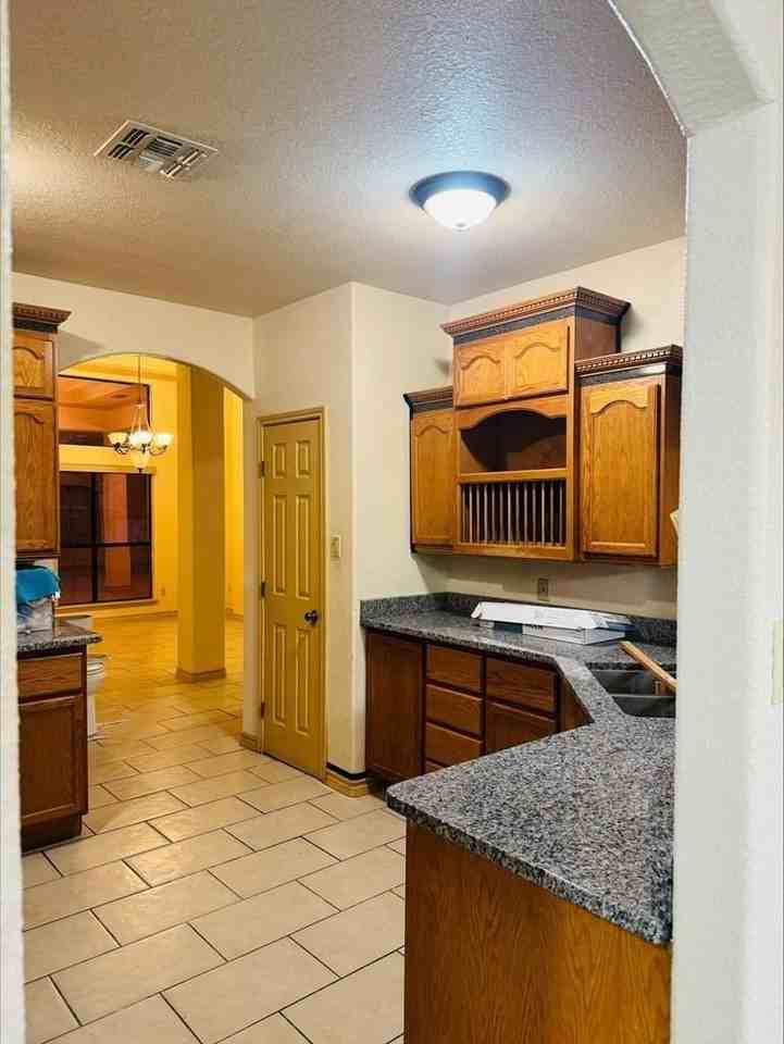 1637 Raintree Dr - Photo 4 of 14