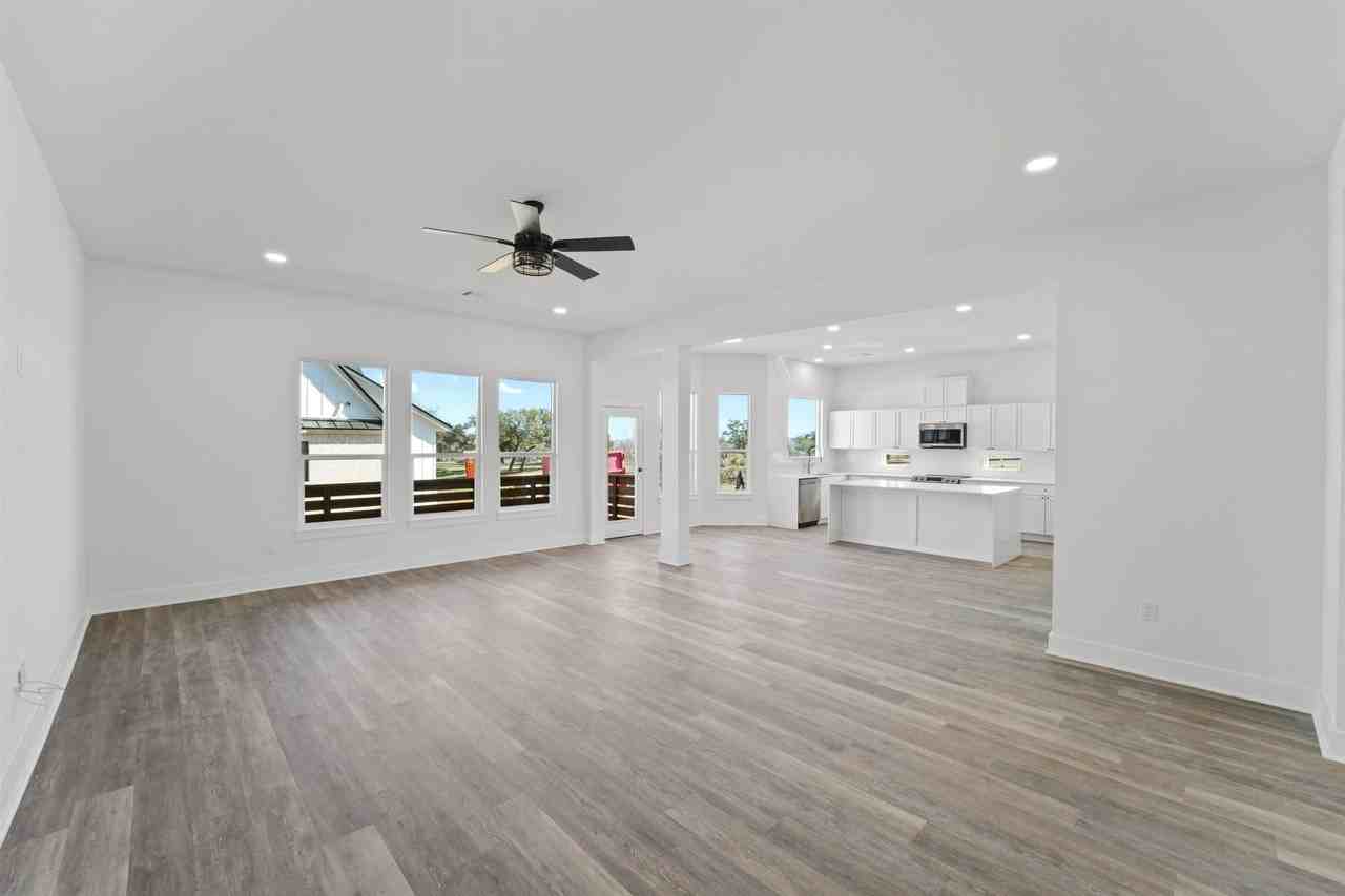 100 W Up There - Photo 4 of 28