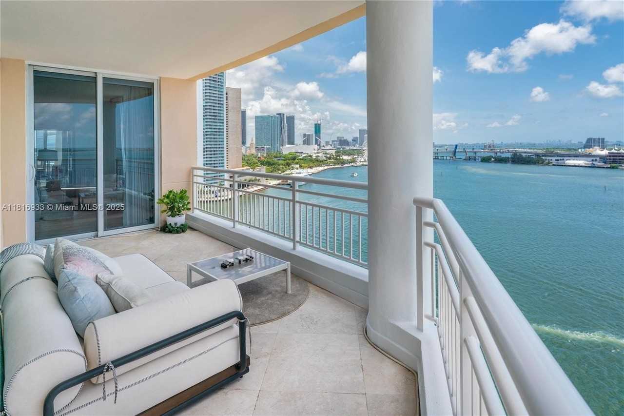 848 Brickell Key Dr #1601 - Photo 5 of 23