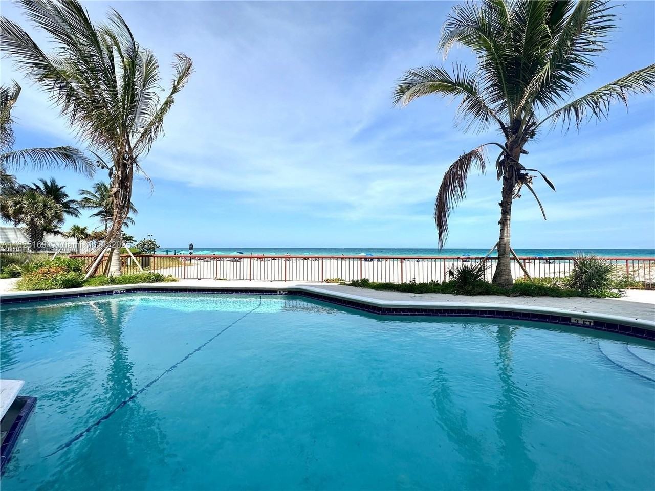 15645 Collins Avenue #706 - Photo 4 of 27