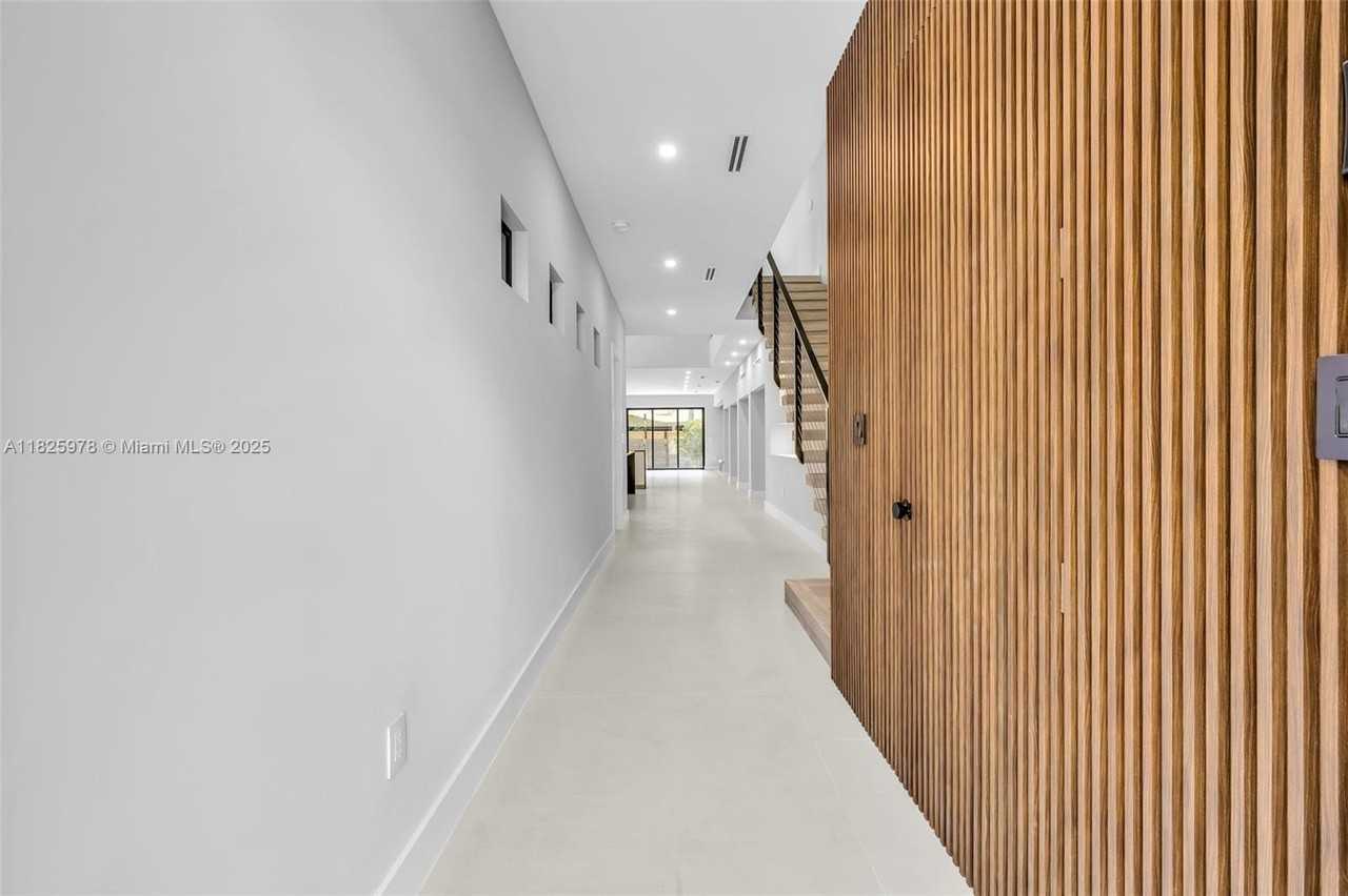 808 Sw 9th St #808A - Photo 4 of 30