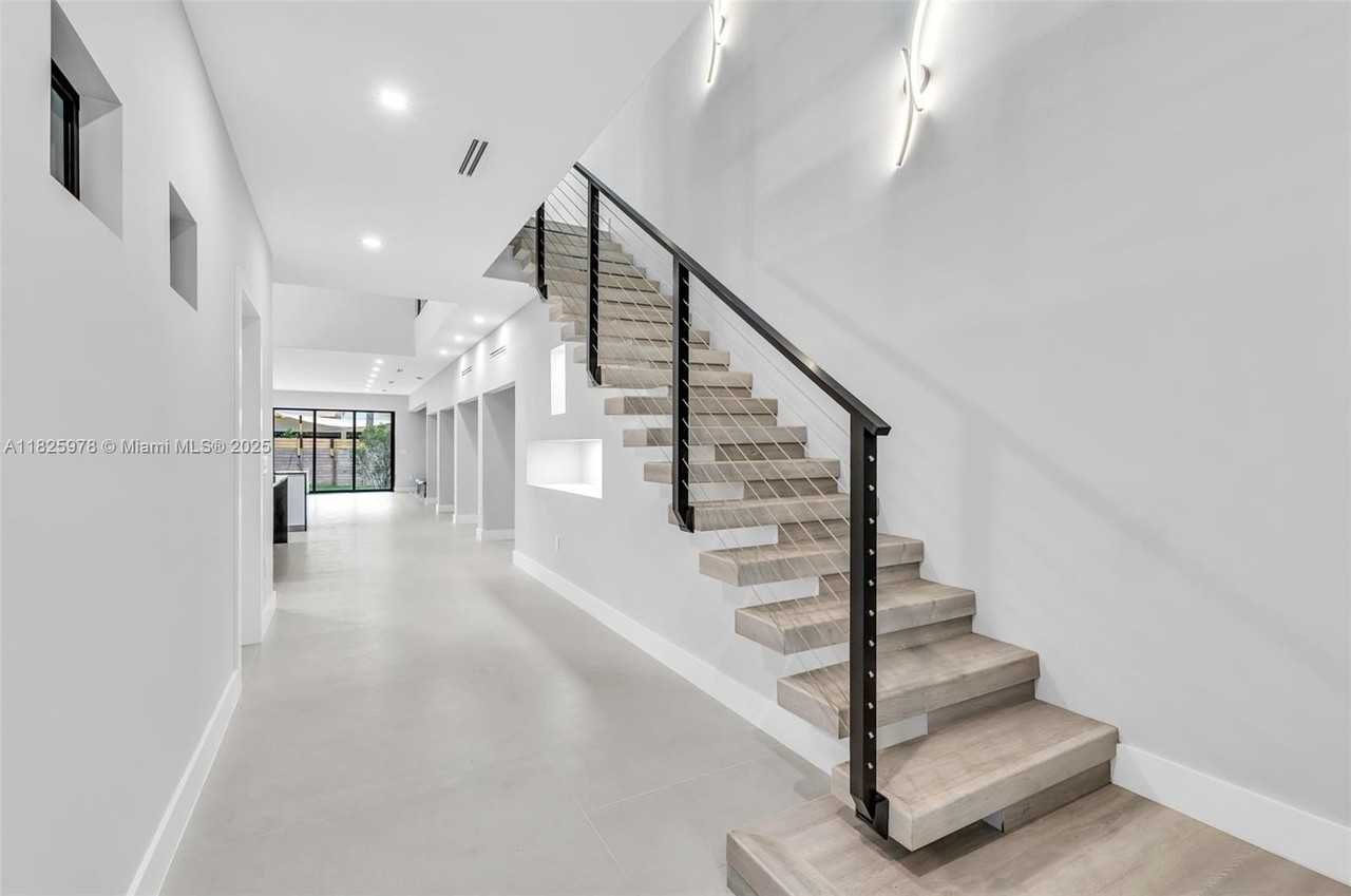 808 Sw 9th St #808A - Photo 3 of 30