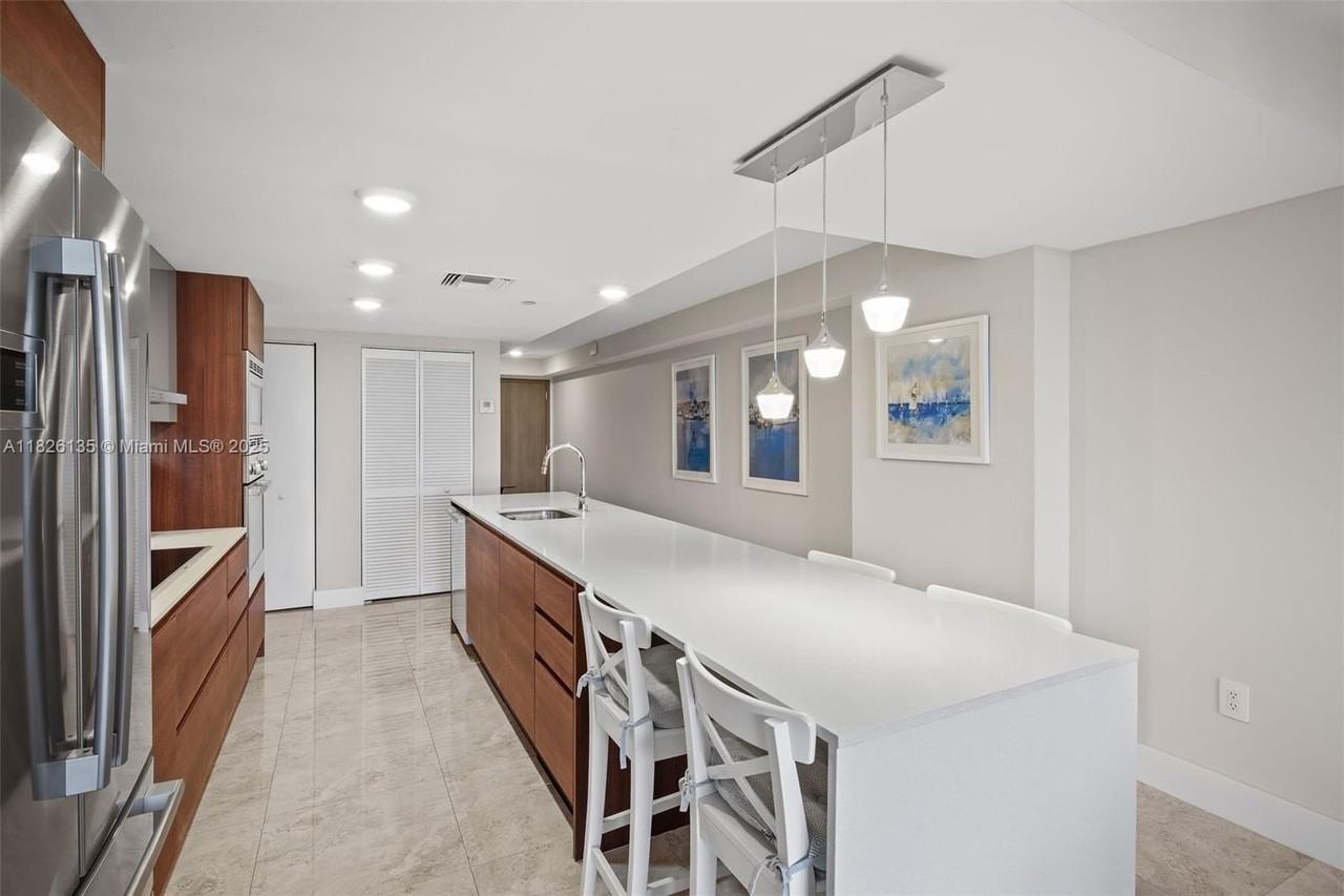 9261 E Bay Harbor Dr #404 - Photo 7 of 49