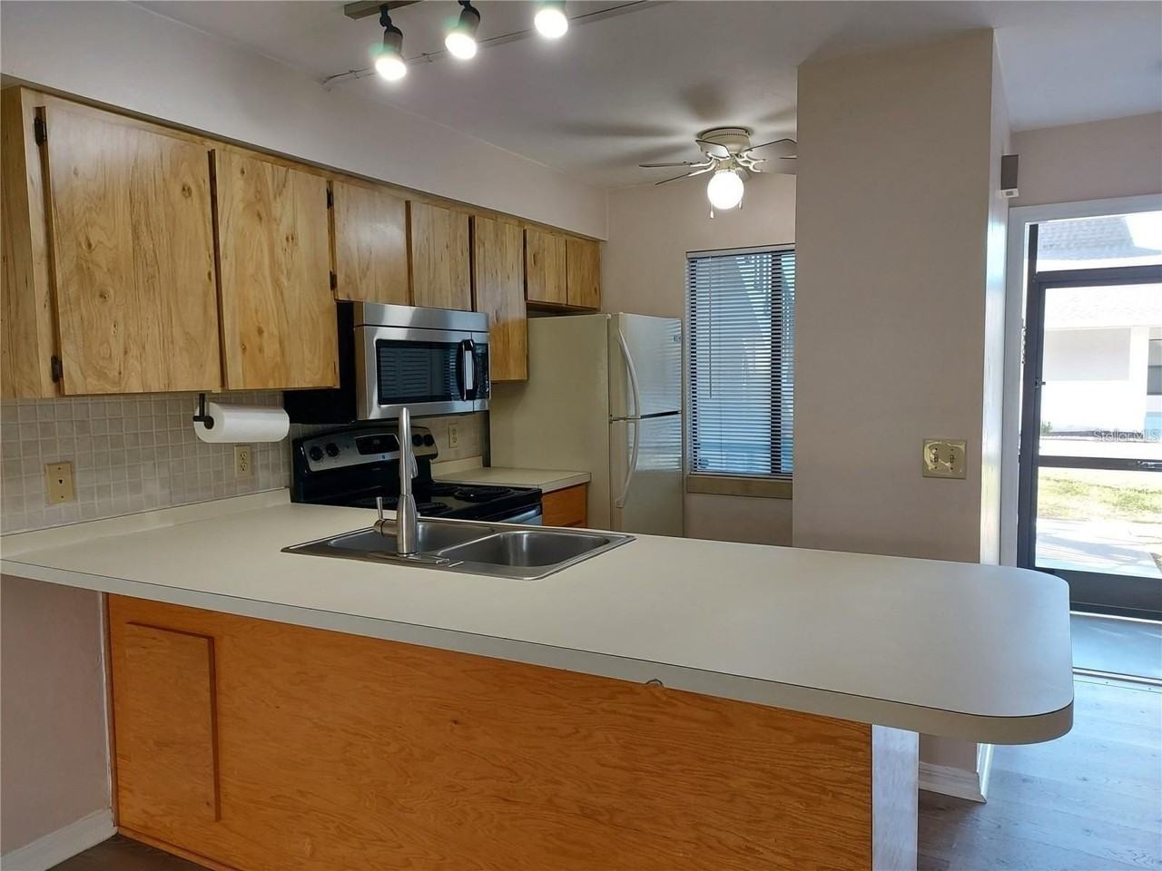 22523 Westchester Blvd #E103 - Photo 3 of 27