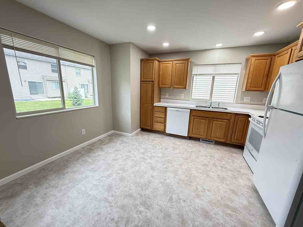 6215 Loretta Ln - Photo 4 of 16