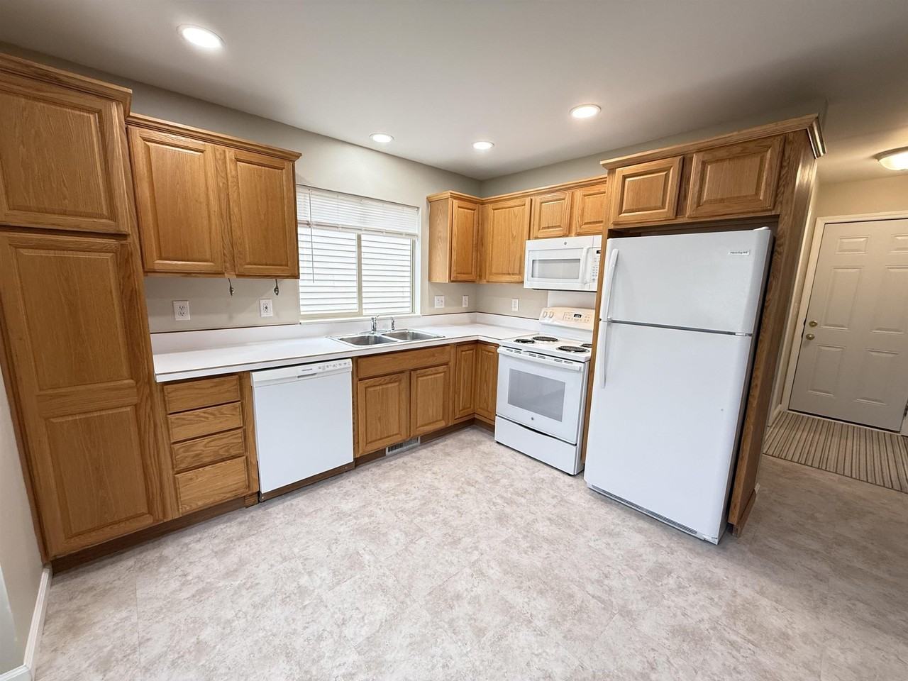 6215 Loretta Ln - Photo 5 of 16