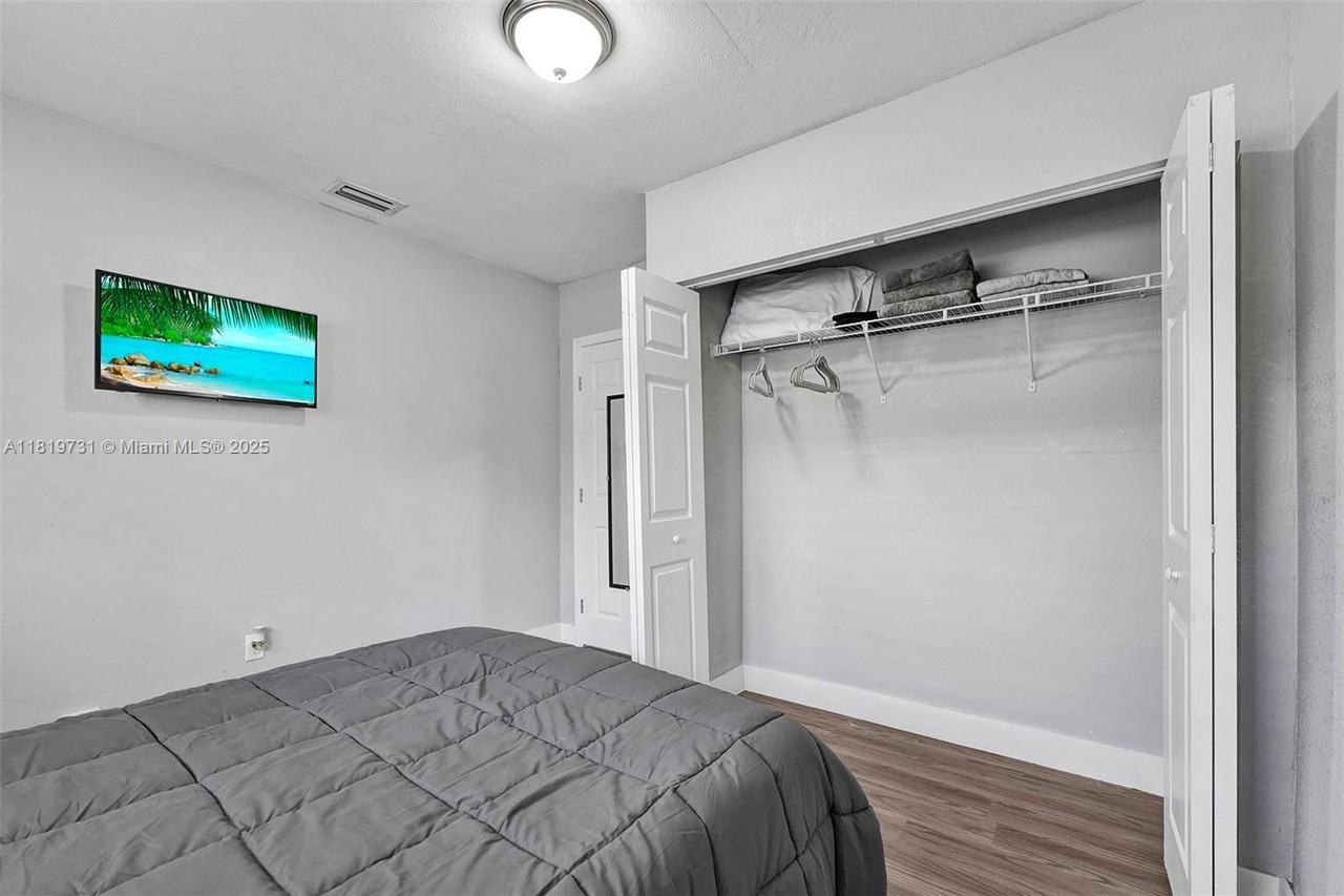 1324 Ne 151st St - Photo 6 of 8