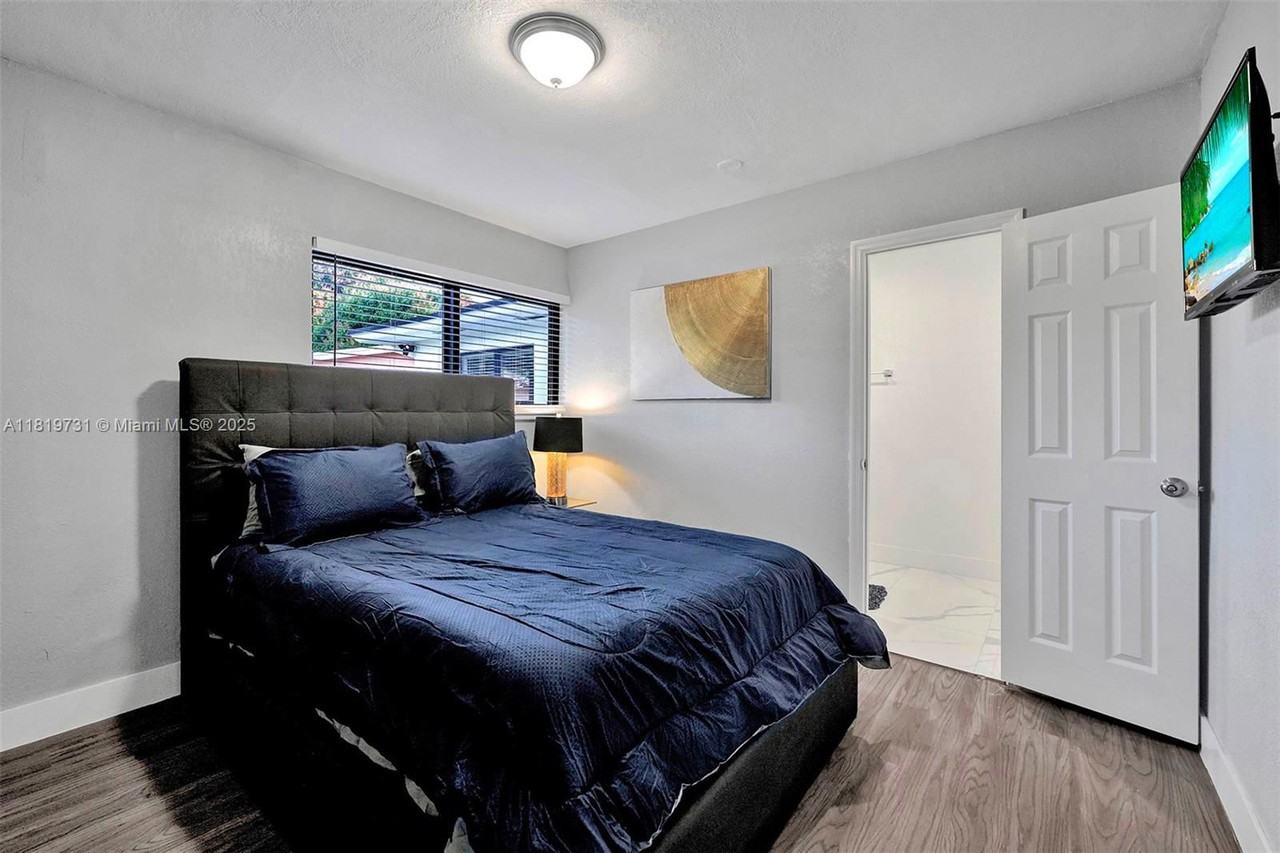 1324 Ne 151st St - Photo 7 of 8